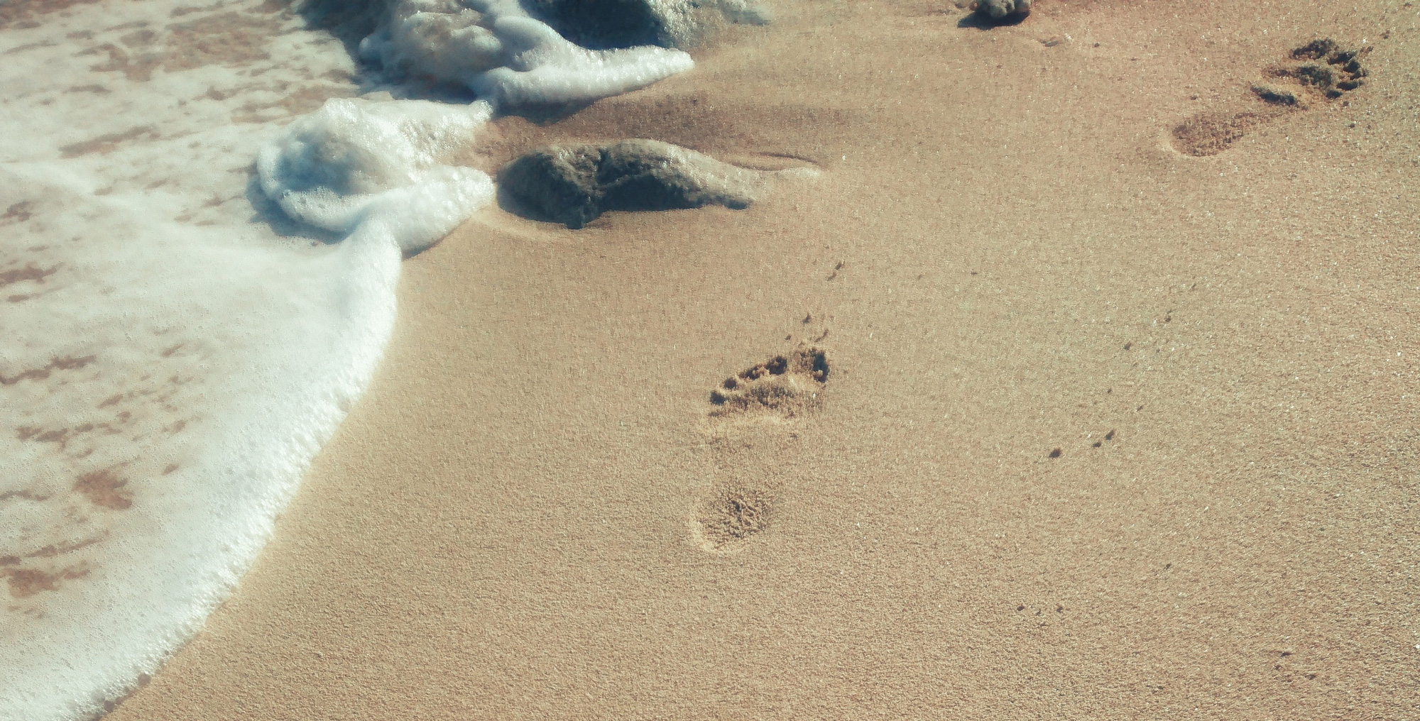 photo empreintes de pieds dans le sable - Elise Petit - Réflexologue - Réflexologie Plantaire